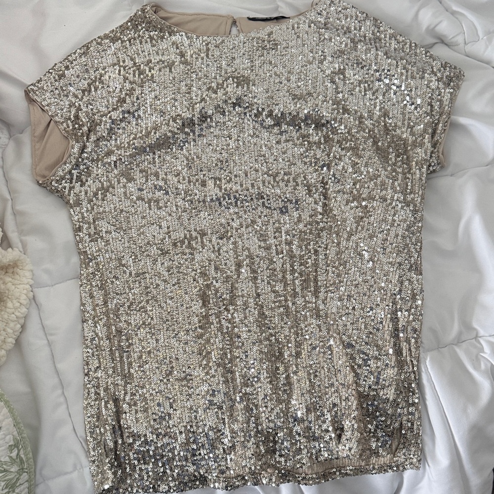 Cable & Gauge Shimmering Silver Sequin Top